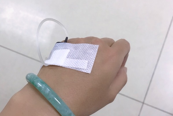 凌晨三点,左手打点滴,右手打游戏,这是一种怎样的体验?[表情][表情]